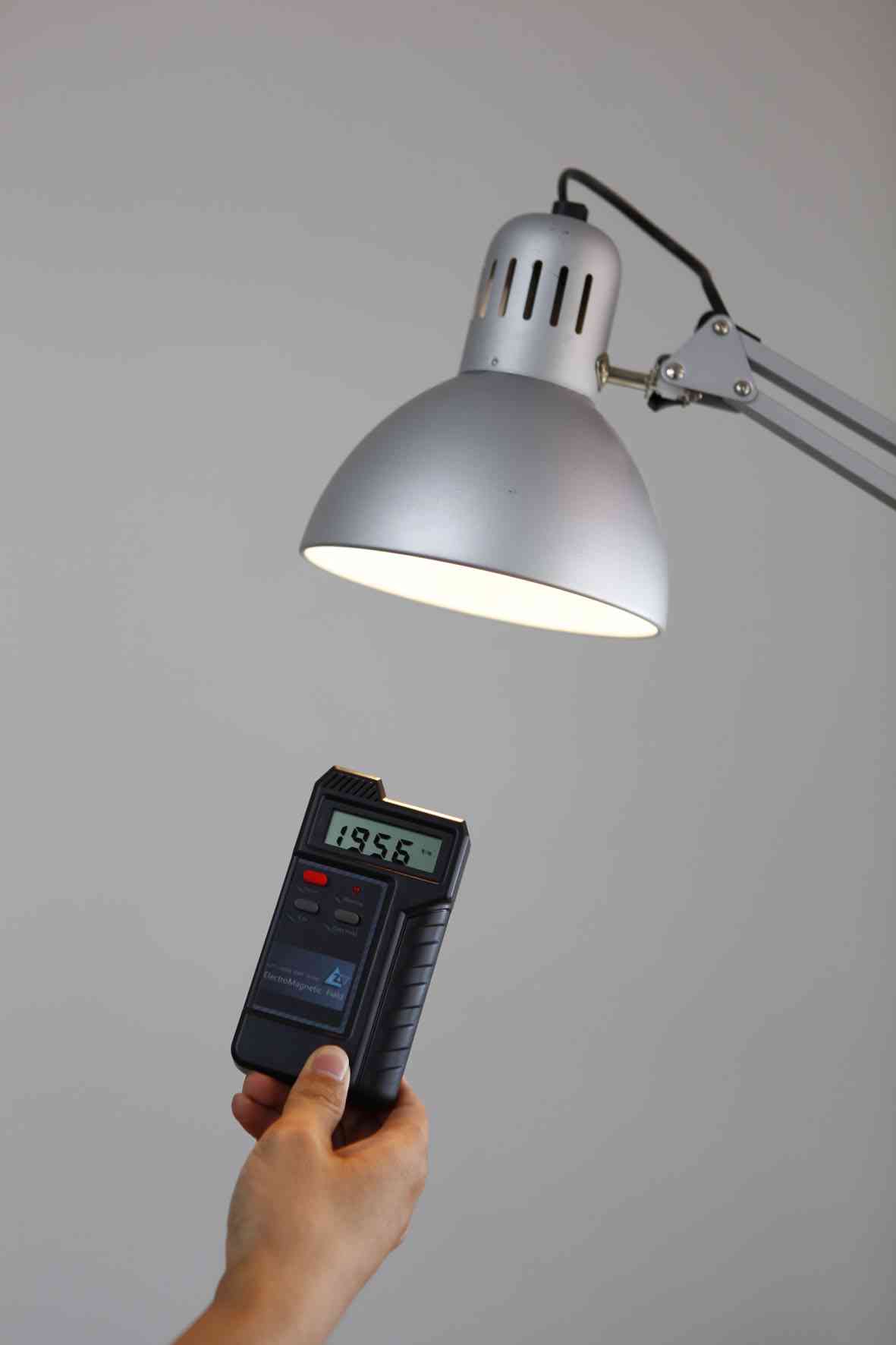 LZT-1000 电磁辐射测试仪，电磁场强度检测仪测量台灯电磁辐射